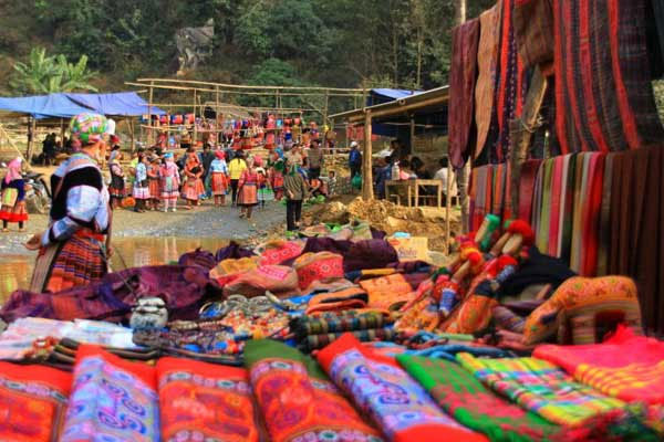 Phiên chợ Mai Châu