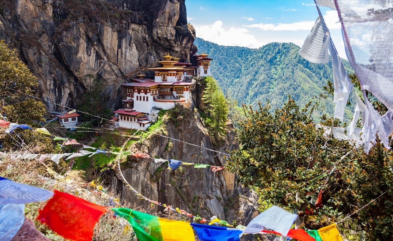 BAY THẲNG TỚI BHUTAN - VƯƠNG QUỐC HẠNH PHÚC NHẤT THẾ GIỚI TOUR  KHỞI HÀNH TỪ HÀ NỘI - TP HỒ CHÍ MINH NGÀY 30.08.2025 TOUR GIÁ RẺ KHÁCH SẠN 3 SAO - 4 SAO - 5 SAO 