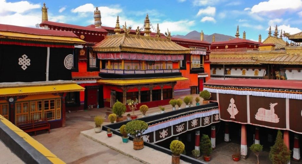 TOUR TÂY TẠNG 2025 TỪ HÀ NỘI & TP HỒ CHÍ MINH 06 ngày 5 đêm  POTALA CUNG – ĐẠI CHIÊU TỰ – HỒ YAMDROK – SÔNG BĂNG KAROLA – LÀNG TẠNG CỔ 