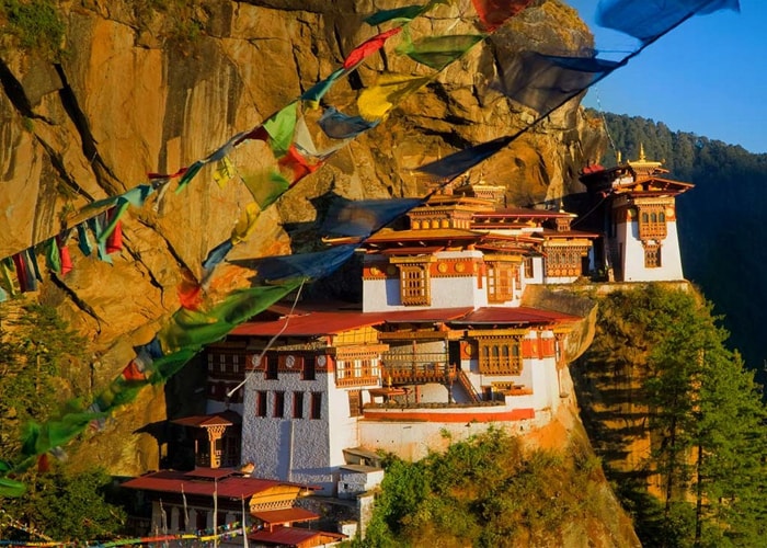 TOUR BHUTAN TỪ HÀ NỘI SÀI GÒN ĐÀ NẴNG - HÀNH TRÌNH AN LẠC TỚI ĐẤT NƯỚC HẠNH PHÚC NƠI THỰC HÀNH QUỐC GIÁO KIM CƯƠNG THỪA 