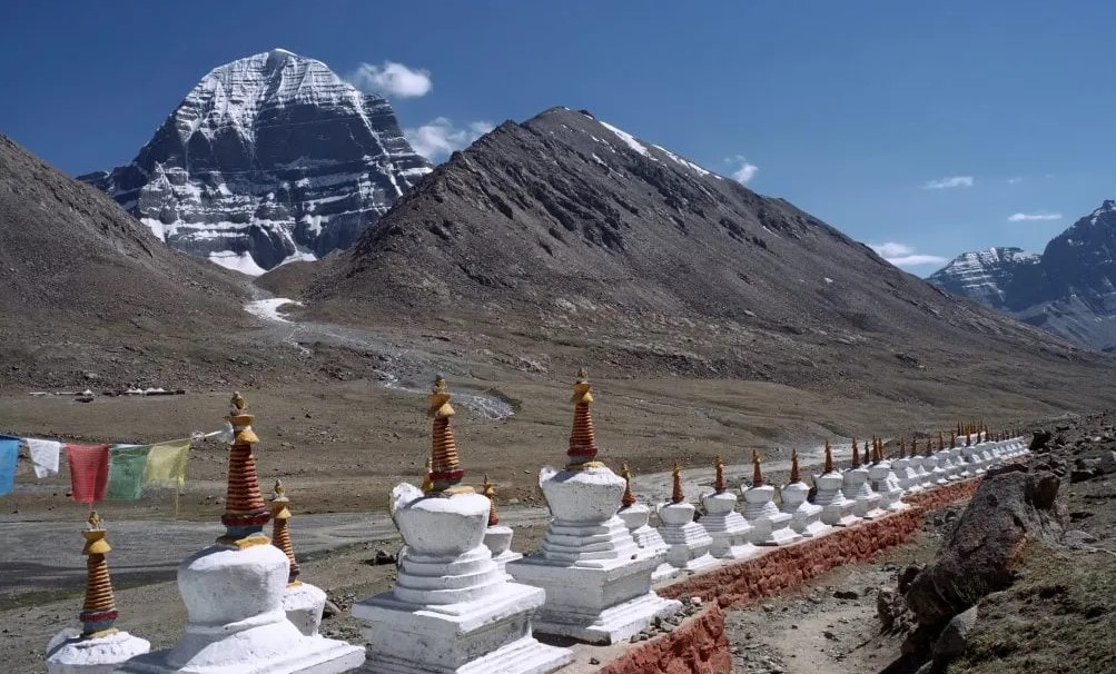 TOUR HÀNH HƯƠNG CHINH PHỤC NÚI THIÊNG KAILASH ​NGỌN NÚI BÍ ẨN NHẤT THẾ GIỚI THỰC HIỆN ​​​​​​GIẤC MƠ DÀNH CHO NHỮNG KẺ PHI THƯỜNG HÀNH TRÌNH RÚT GỌN CÒN 10 NGÀY 9 ĐÊM TỪ HÀ NỘI TP HỒ CHÍ MINH ĐÀ NẴNG VIỆT NAM LHASA SAGA – MANARASOVA – KAILASH