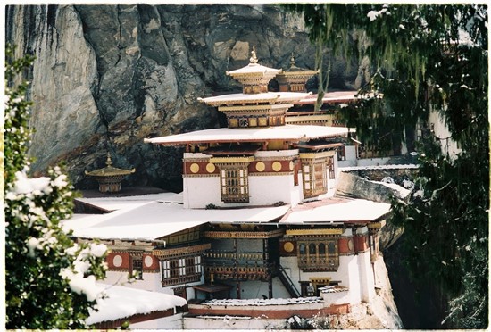 DU LỊCH QUỐC GIA HẠNH PHÚC BHUTAN 2026 NƠI NHỮNG DẤU TÍCH LINH THIÊNG GIỮA TRỜI HIMALAYA TOUR 5 NGÀY 4 ĐÊM KHỞI HÀNH TỪ HÀ NỘI VÀ TP HỒ CHÍ MINH 