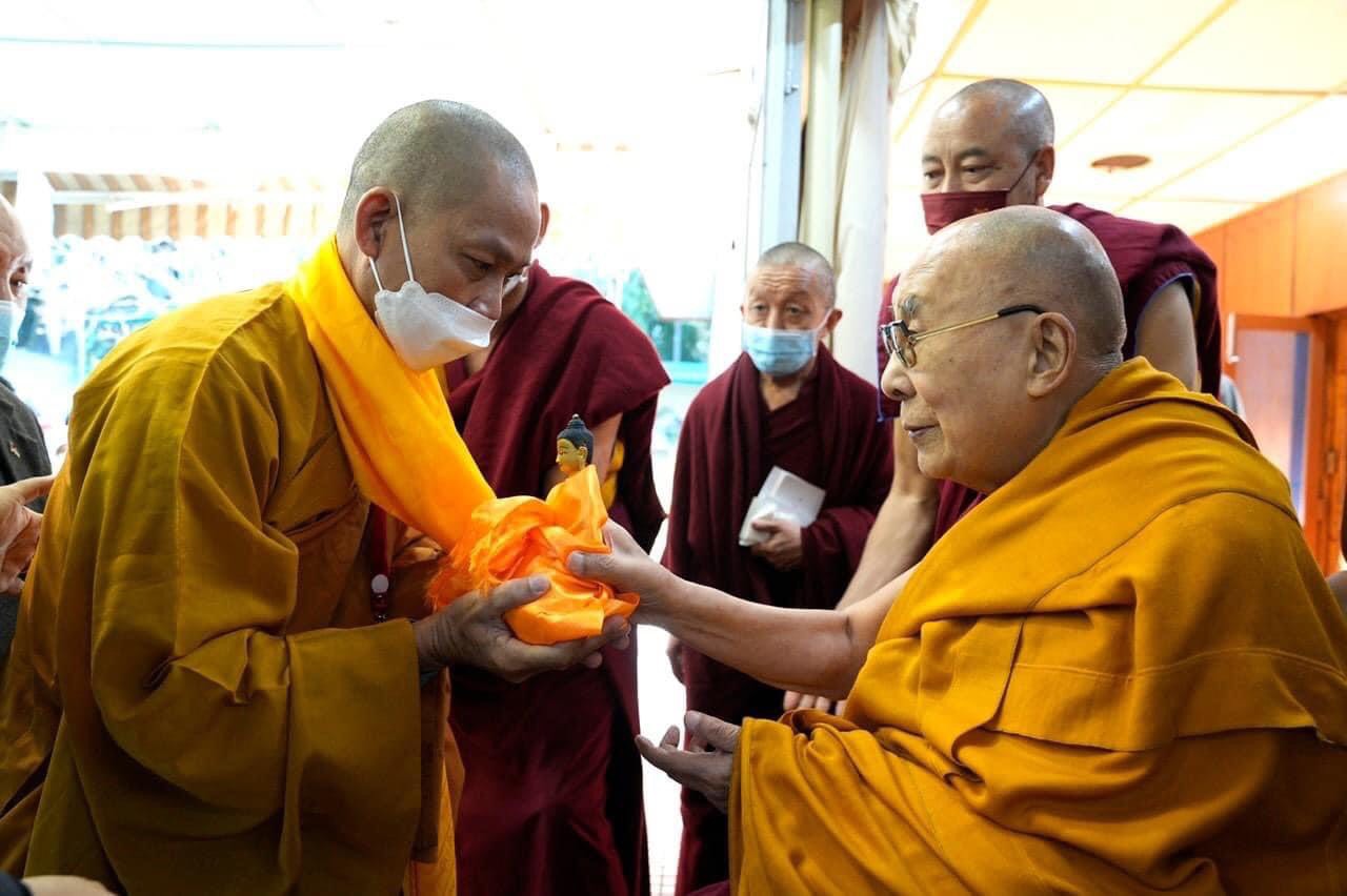 HÀNH HƯƠNG ẤN ĐỘ DAHRAMSHALA GIEO DUYÊN “ĐẢNH LỄ ĐỨC ĐẠT LA LẠT MA”  THỜI GIAN: 5 NGÀY 4 ĐÊM KHỞI HÀNH 2026 TỪ HÀ NỘI TP HỒ CHÍ MỊNH DELHI 