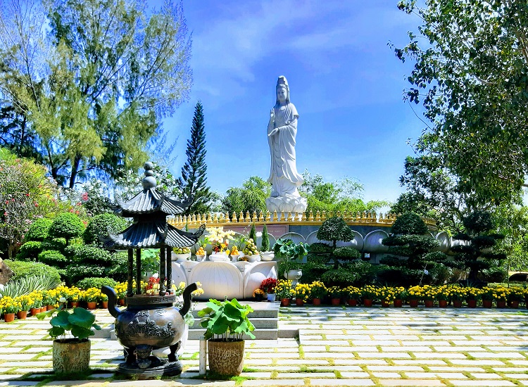 Tour Ngày An Lạc - Gieo hạt Giác Ngộ từ bàn tay Chánh Niệm tại TP.HCM 01 ngày trải nghiệm nghệ thuật tự tạo tác tượng Phật thủ công