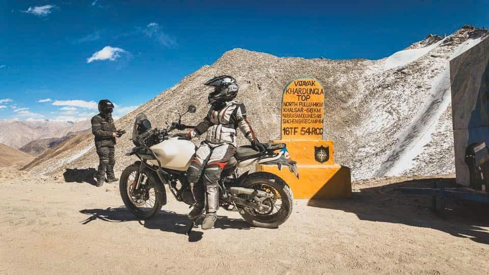 TOUR LADAKH ROAD TRIP KHÁM PHÁ VÙNG ĐẤT MẶT TRĂNG VỠ TRẢI NGHIỆM NHỮNG CUNG ĐƯỜNG VÔ TẬN (80 KM MOTOR DỌC SÔNG INDUS) TOUR 8 NGÀY 7 ĐÊM TỪ HÀ NỘI VÀ TP HỒ CHÍ MINH